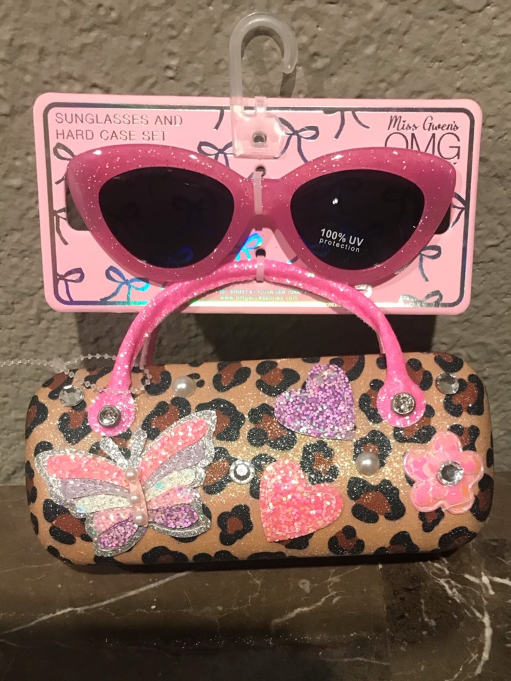 Miss Gwen’s OMG Pink  Glitter Sunglasses & Leopard Print Hard Case Set
